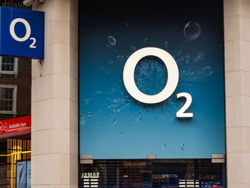 O2-Logos an einer Häuserwand