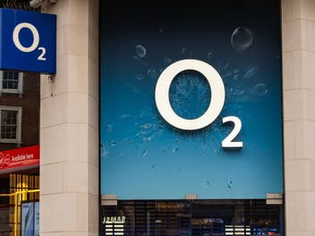O2-Logos an einer Häuserwand