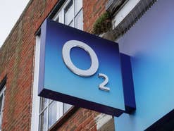 O2 Logo an einem Store.