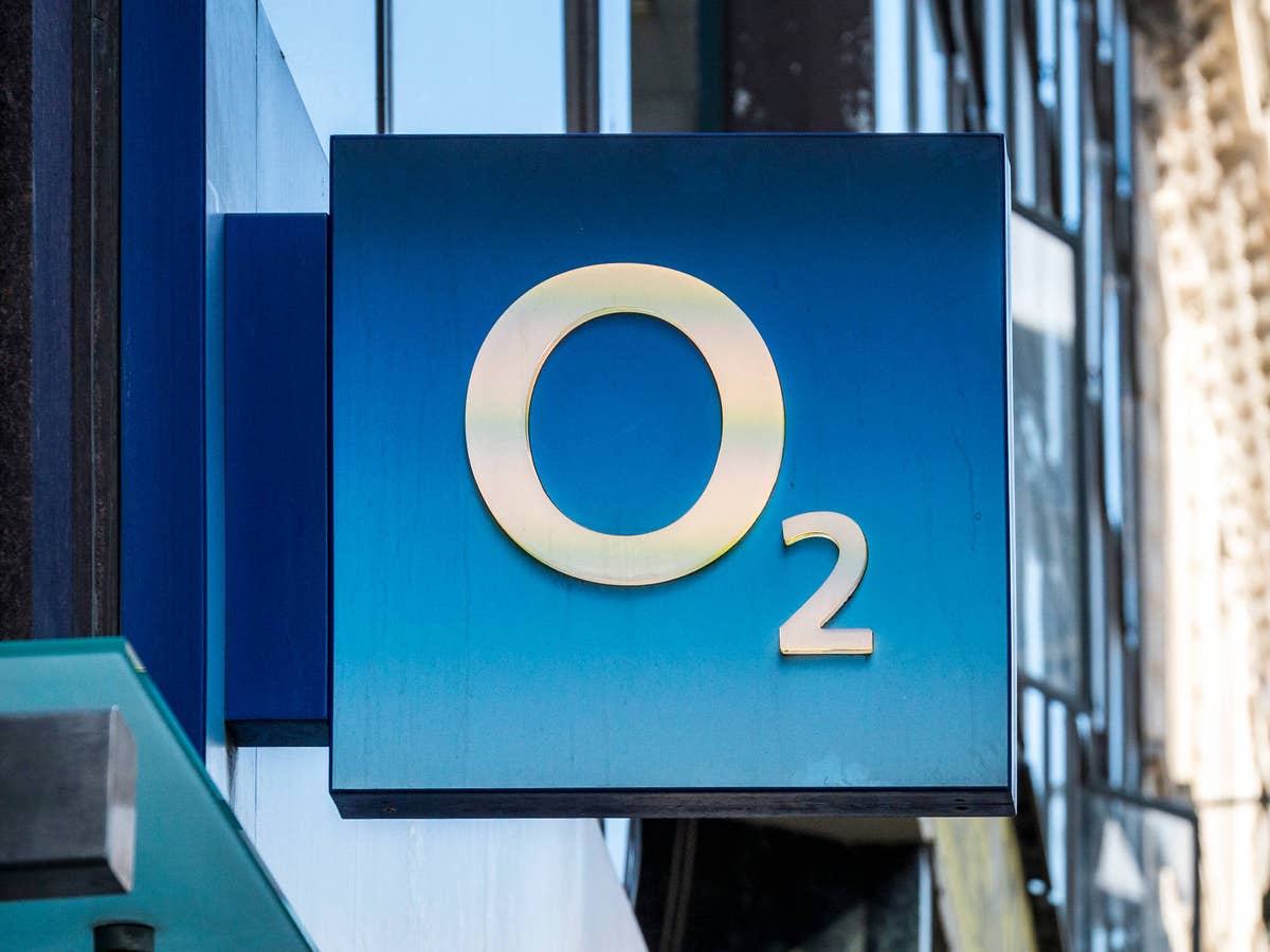 O2 Logo an einem O2 Shop in London.