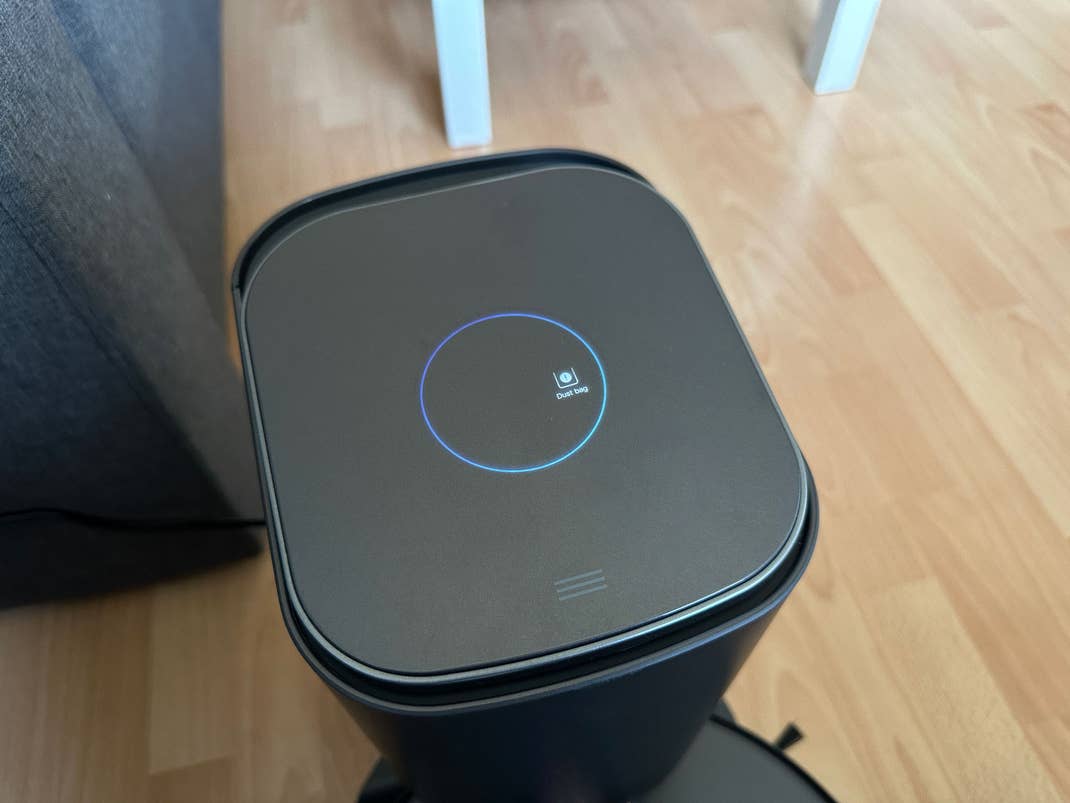 Die Station des Obode A8+ mit integriertem Bildschirm