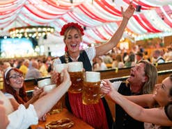 Oktoberfest Menschen feiern