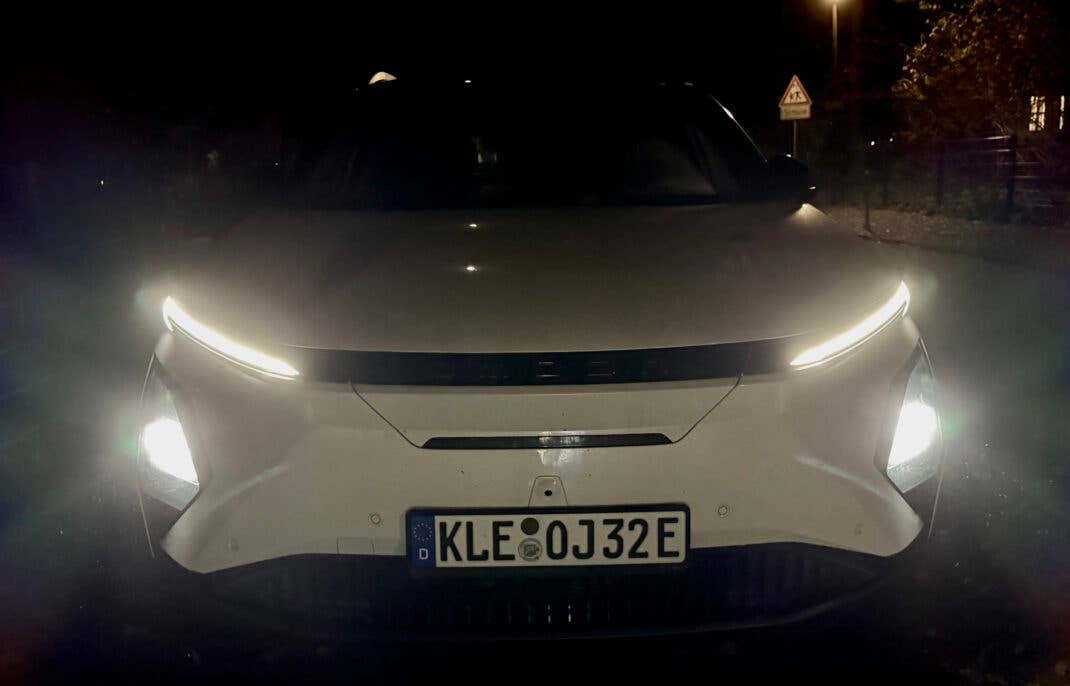 Omoda 5 BEV - Lichtsignatur an der Front