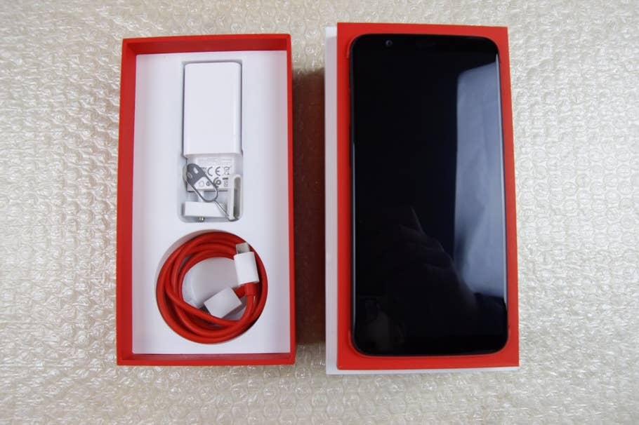 OnePlus 5T ausgepackt