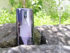 Die Rückseite des OnePlus 7