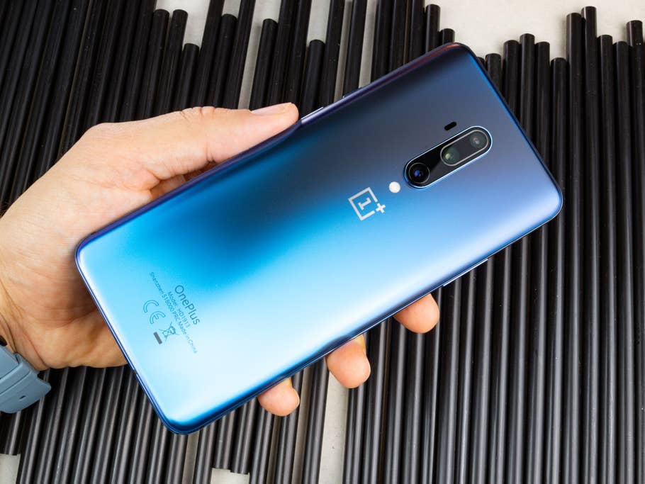 Heck des OnePlus 7T Pro im Test in der Hand