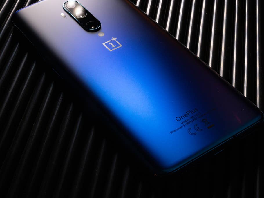 Rückseite des OnePlus 7T Pro im Test