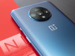 Gekrümmter Rahmen des OnePlus 7T