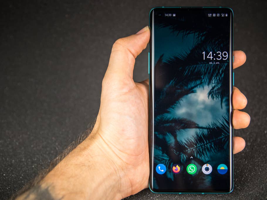 Front des OnePlus 8 Pro im Hands-On