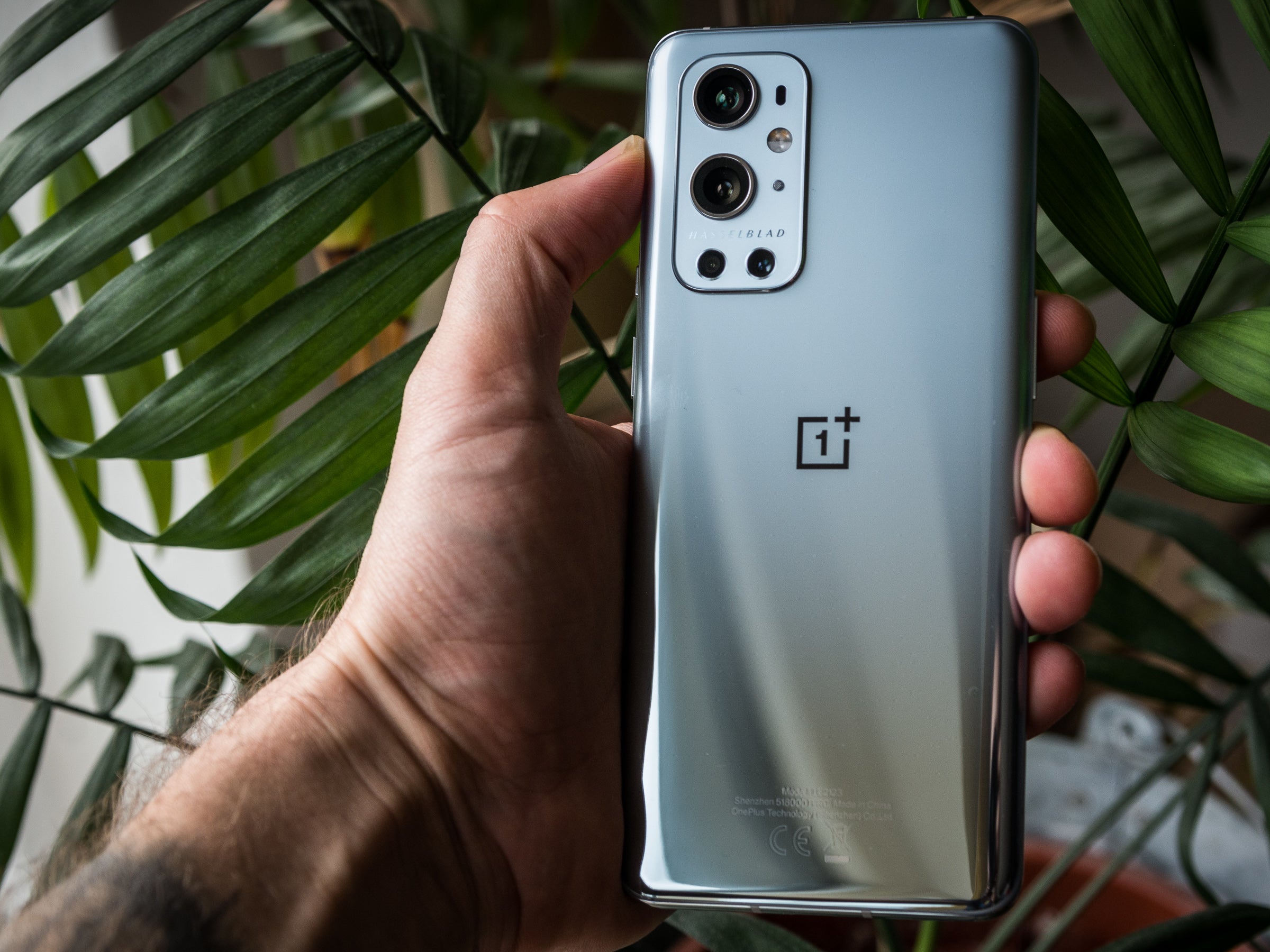 Ein der drei Versionen des OnePlus 9 Pro