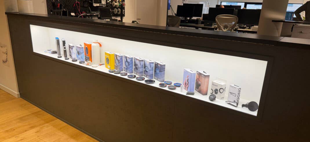 Produkte von Ooono in einer vitrine in der Zentrale in Kopenhagen.