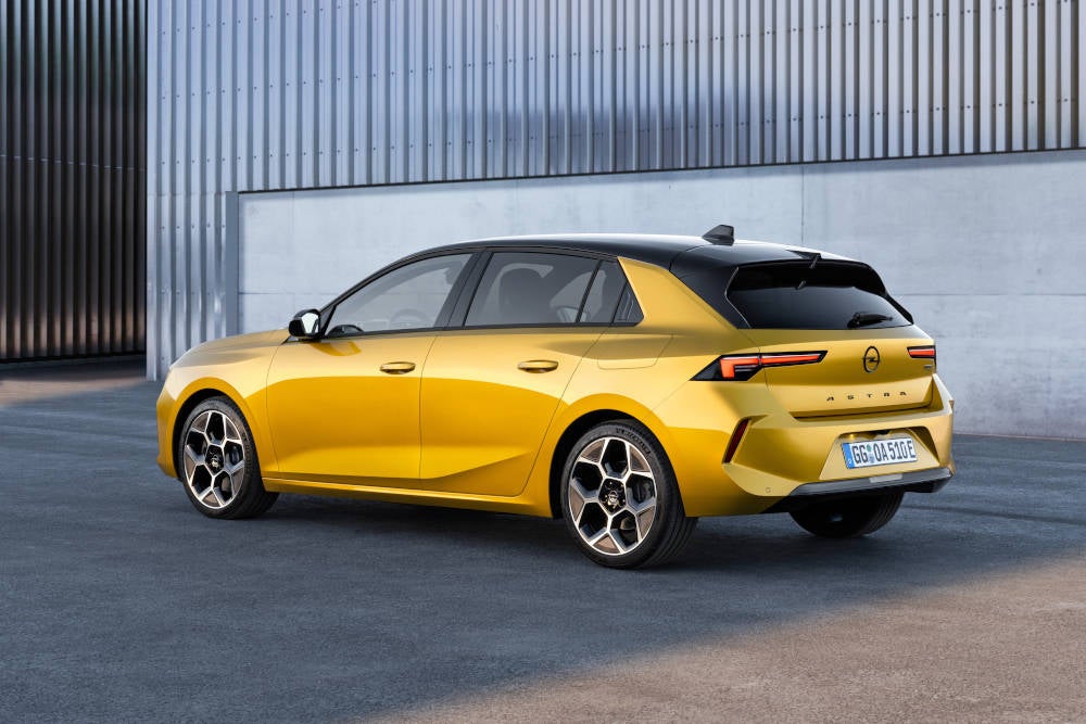 Opel Astra 2022 in der Seitenansicht.