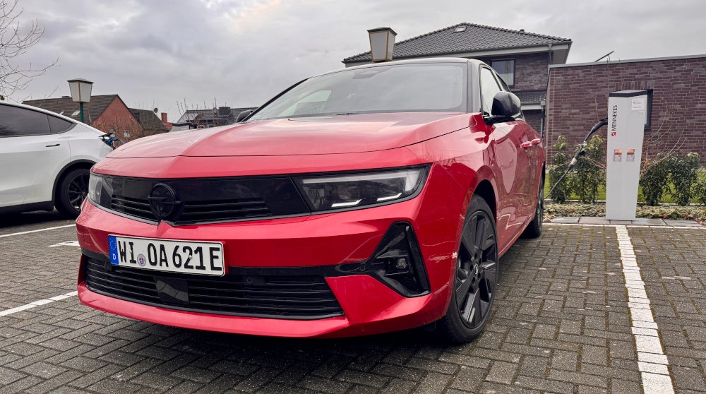 Front des Opel Astra Electric Sports Tourer.