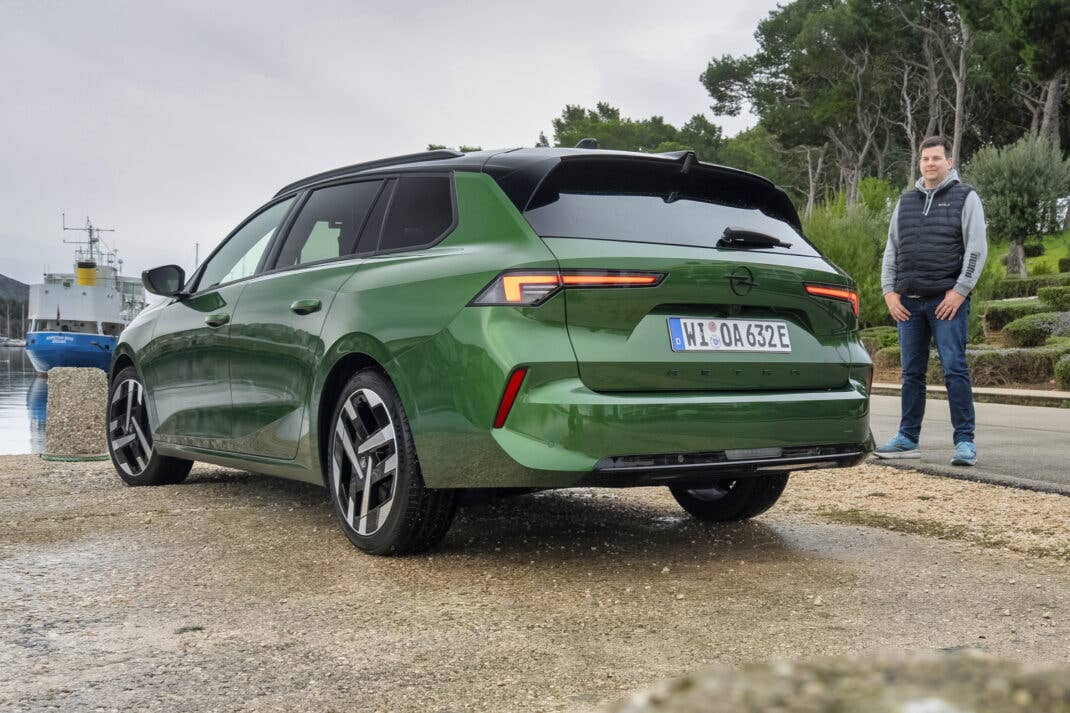 Opel Astra Sports Tourer Electric (2026) - Heckansicht