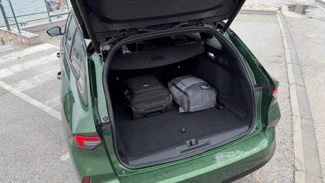 Kofferraum im Opel Astra Sports Tourer Electric (2026). 
