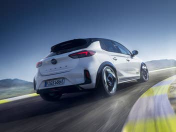 Opel Corsa GSE in der Heckansicht.