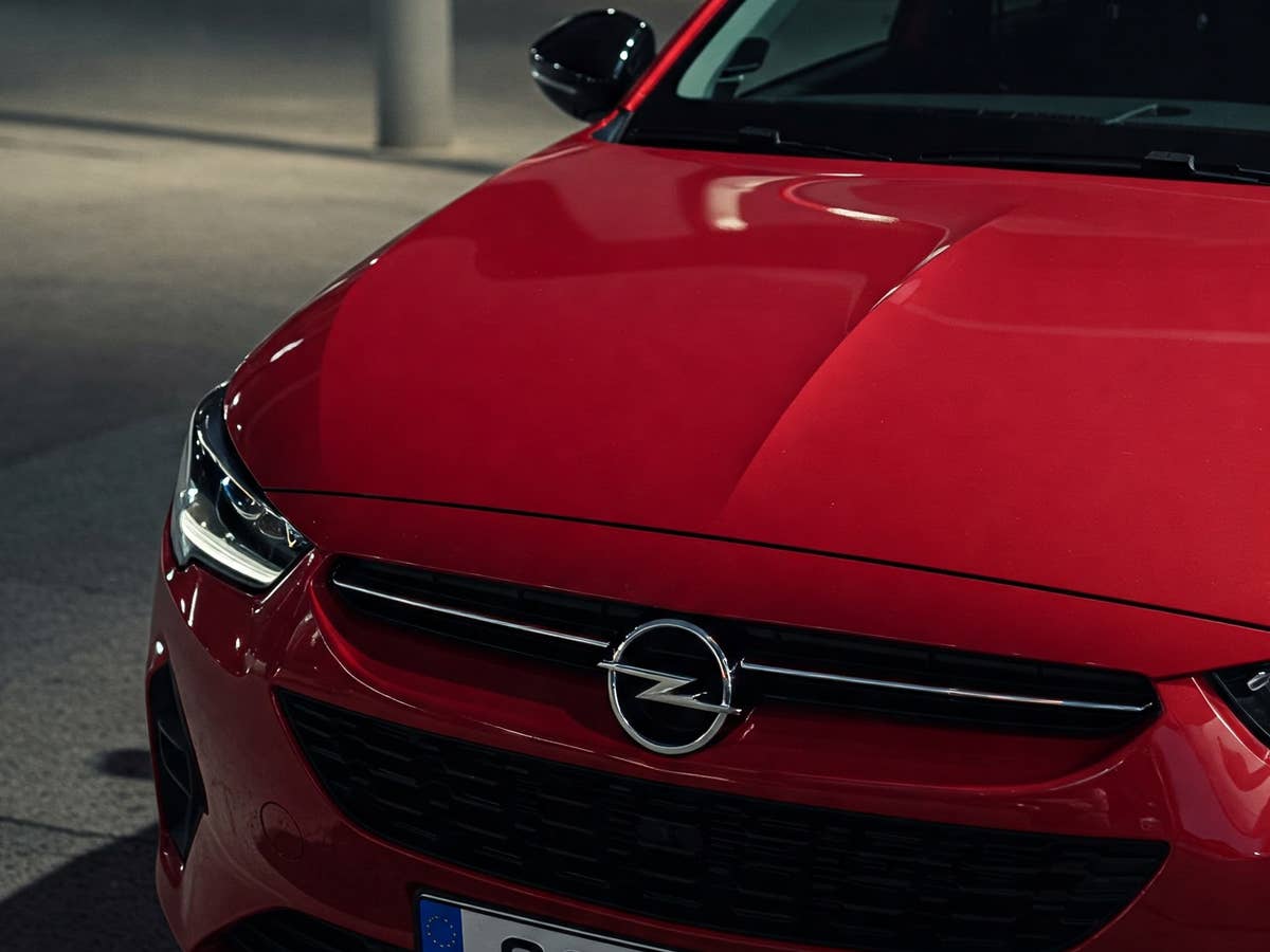Auto von Opel in der Frontansicht.