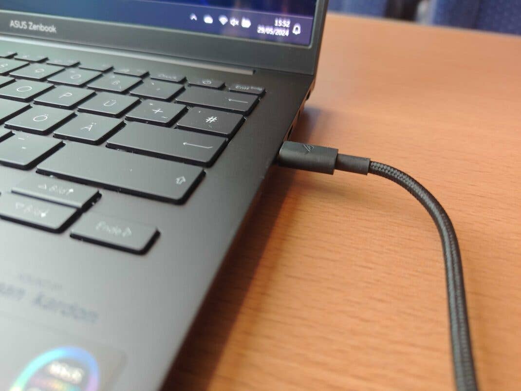 Asus Zenbook Ladevorgang