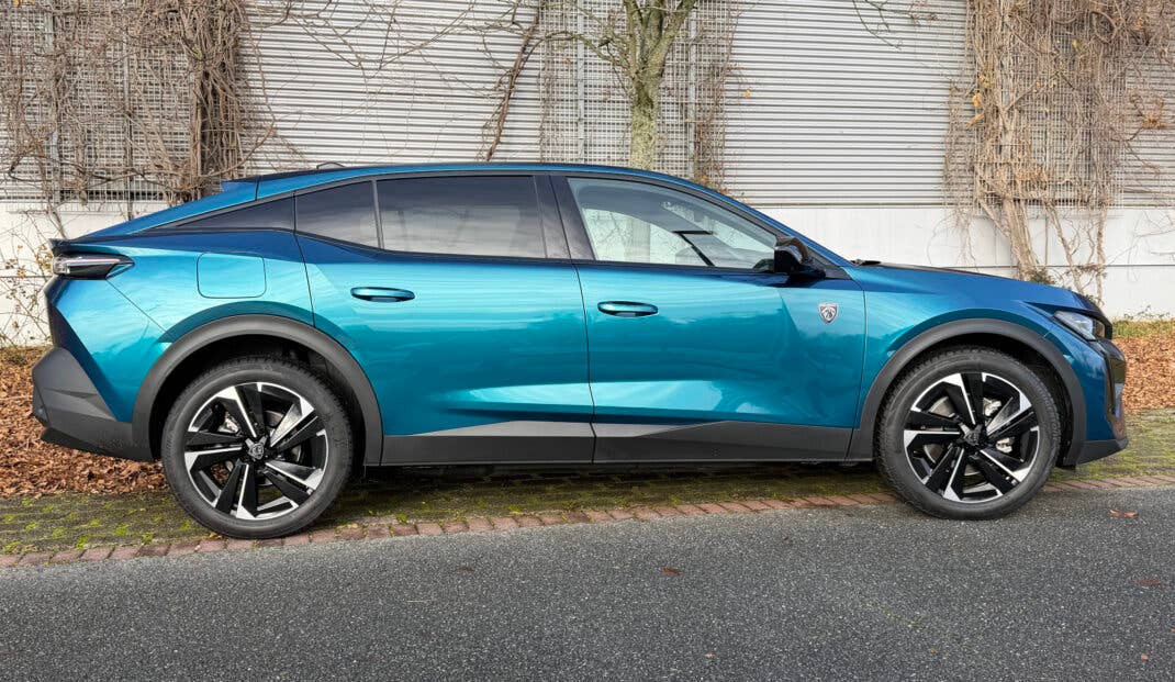 Peugeot E-408 - Seitenansicht