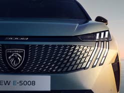 Peugeot E-5008 (2024): Platz satt! Front des Peugeot E-5008 (2024).