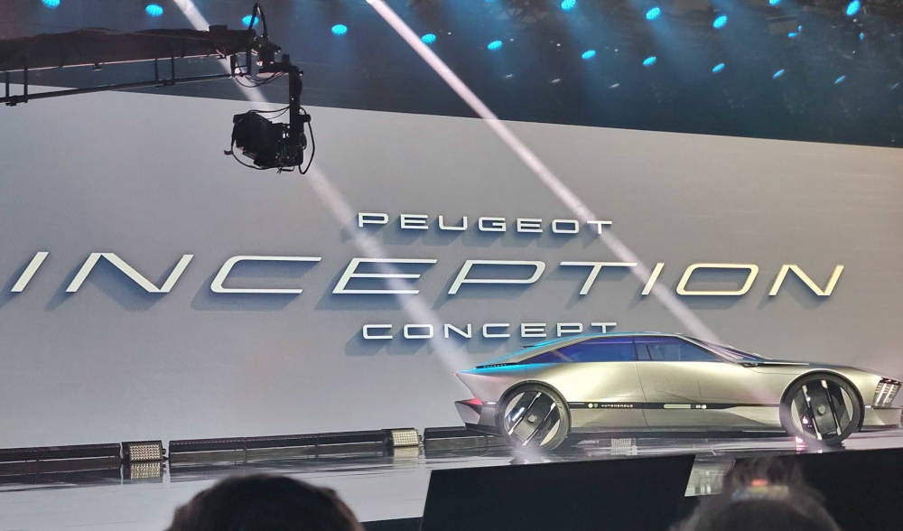Seitenansicht des Peugeot Inception Concept.