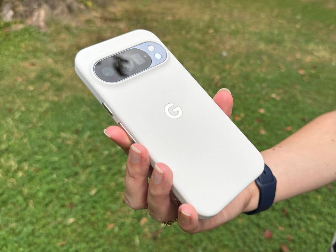 Pixel 10 Pro mit Hülle