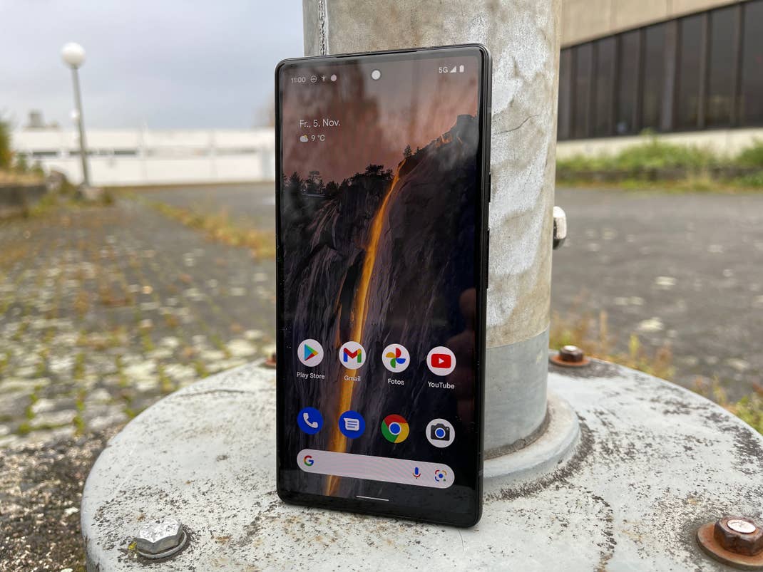 Dicke Ränder aber dafür kein Curved-Screen