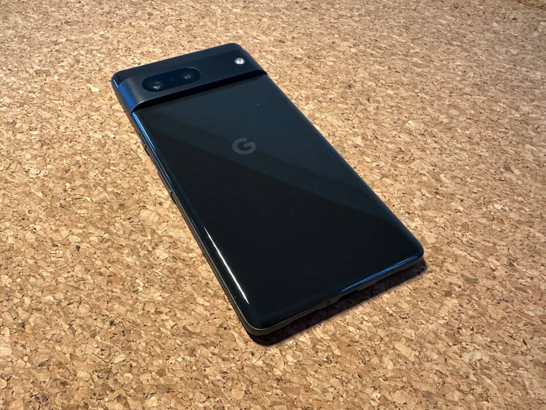 Die Rückseite des Pixel 7 im Test