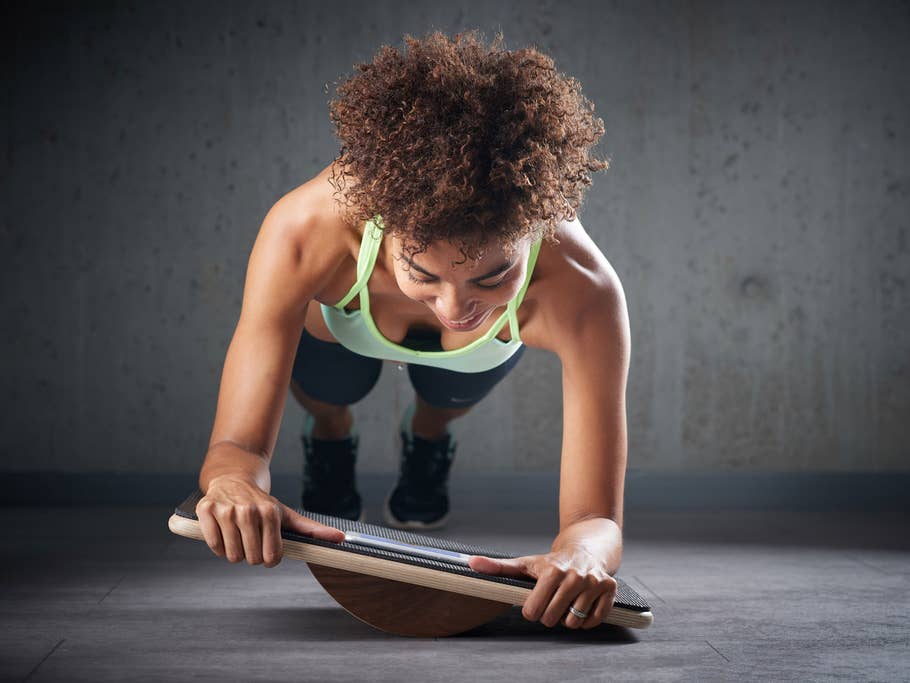 Plankpad mit Gleichgewicht neigen