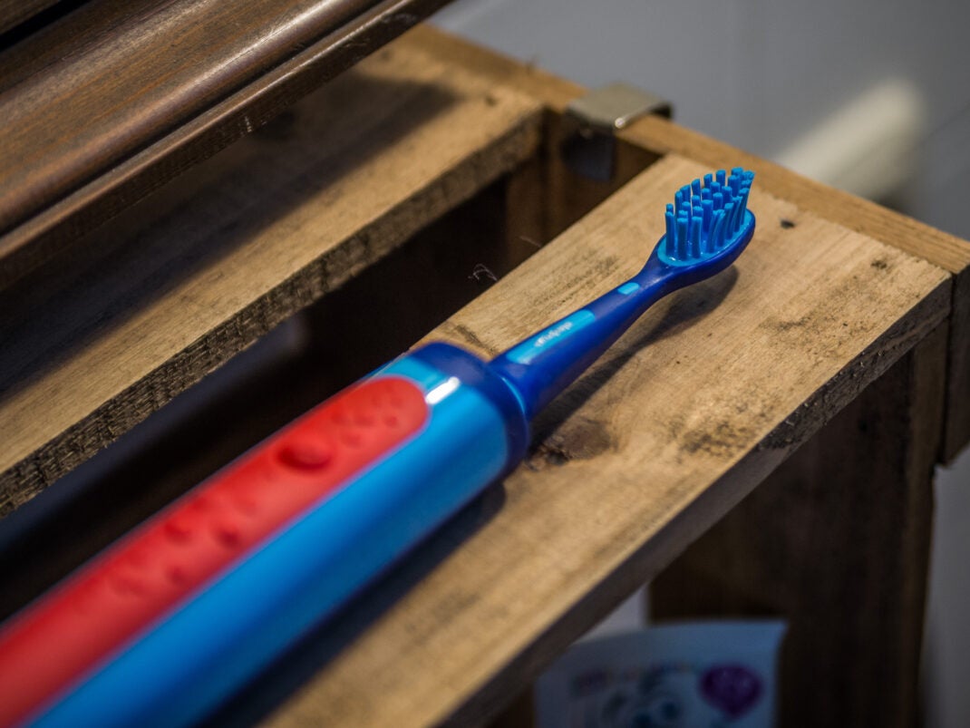 Playbrush Smart Sonic: Elektrische Zahnbürste für Kinder im Test