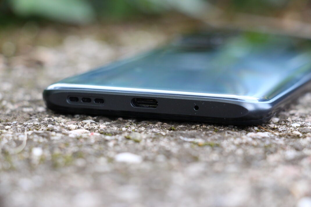 USB-C unten und ein Kopfhörer-Port oben. Die Anschlüsse des Poco M3 Pro