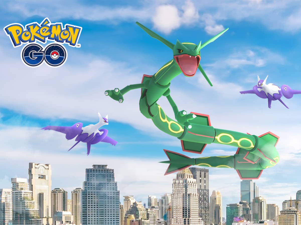 Rayquaza fliegt mit Latios am Himmel in Pokémon GO.