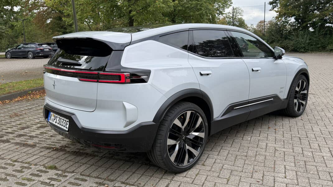 Seitliche Heckansicht des Polestar 3 (2026).