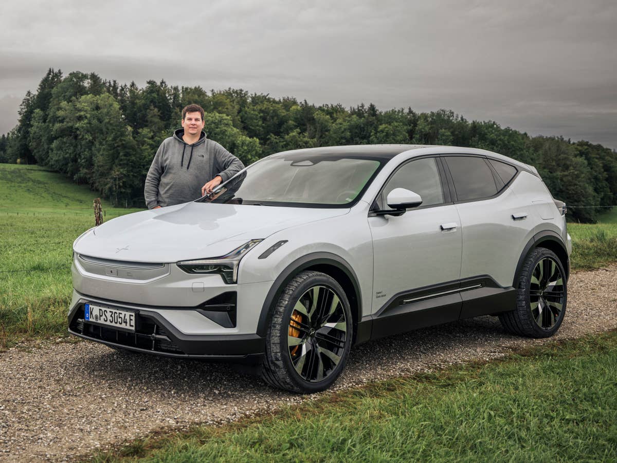 Polestar 3 im ersten Test: So gut fährt das neue Full-Size-SUV Hayo Lücke, Redakteur von inside digital, hinter dem Polestar 3 im Test.