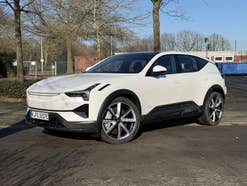 Polestar 3 in der seitlichen Frontansicht.
