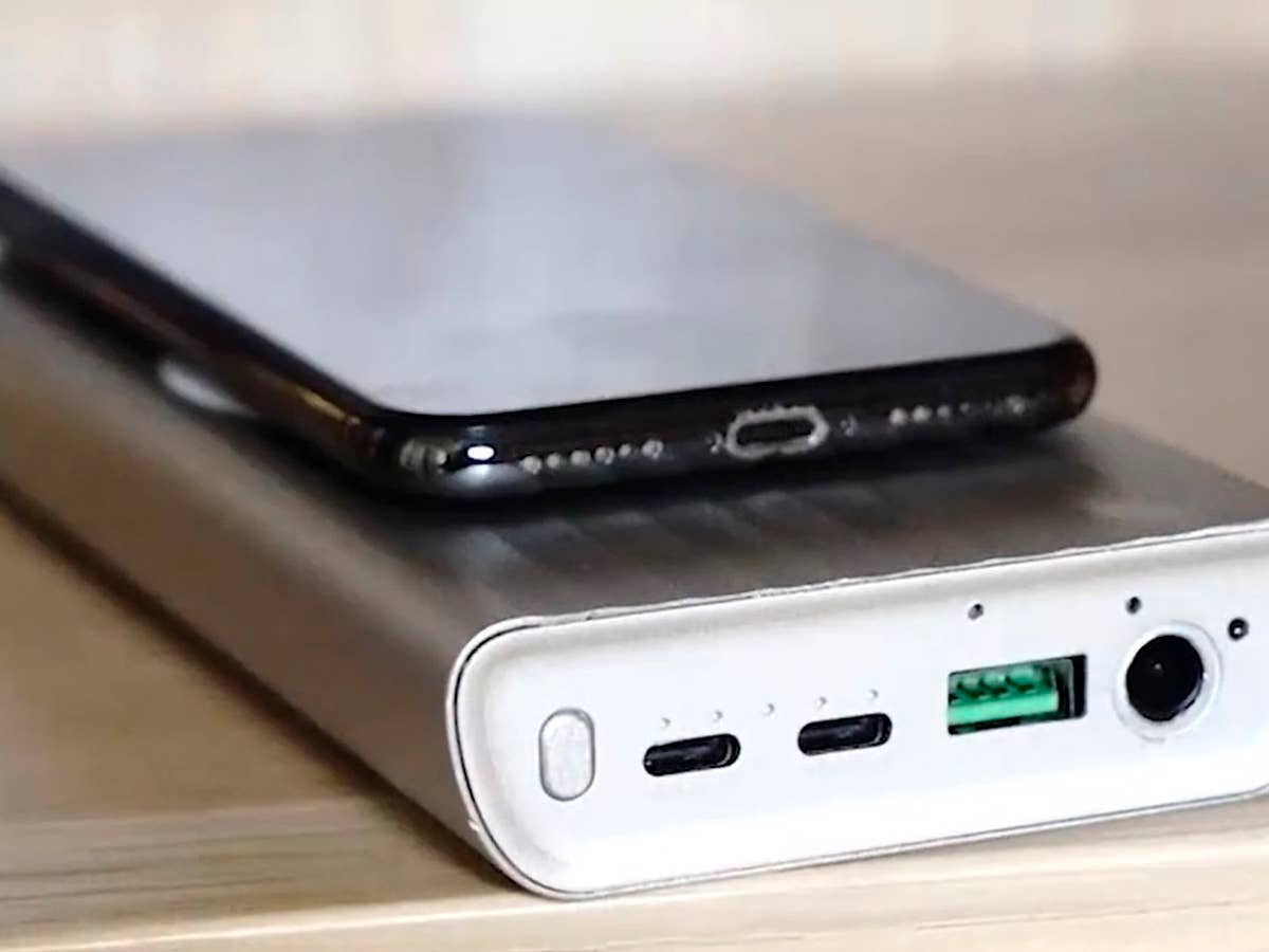 Powerbank mit versteckter Kamera