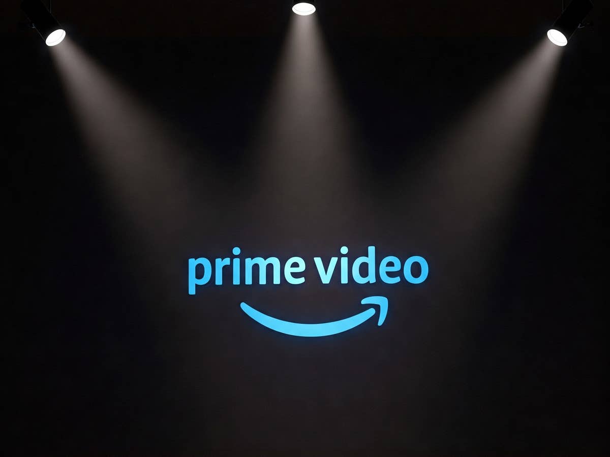 Logo von Prime Video im Scheinwerferlicht.