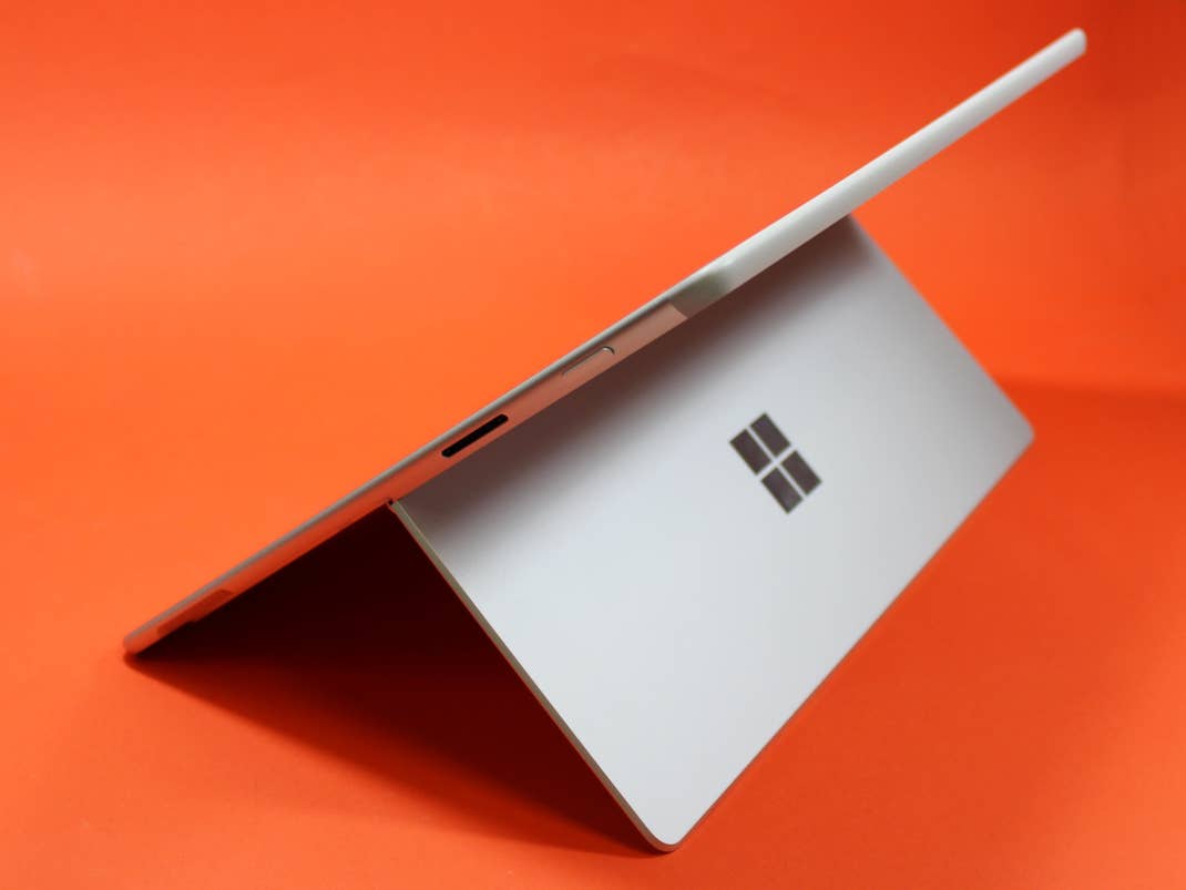 Variabler Ständer des Microsoft Surface X Pro