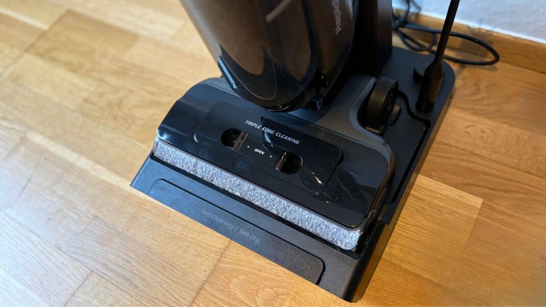 Basistation des Eureka RapidWash 730 Saugwischers