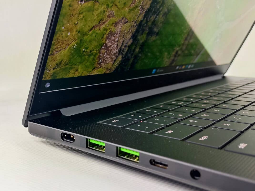Razer Blade 16: Seitenansicht