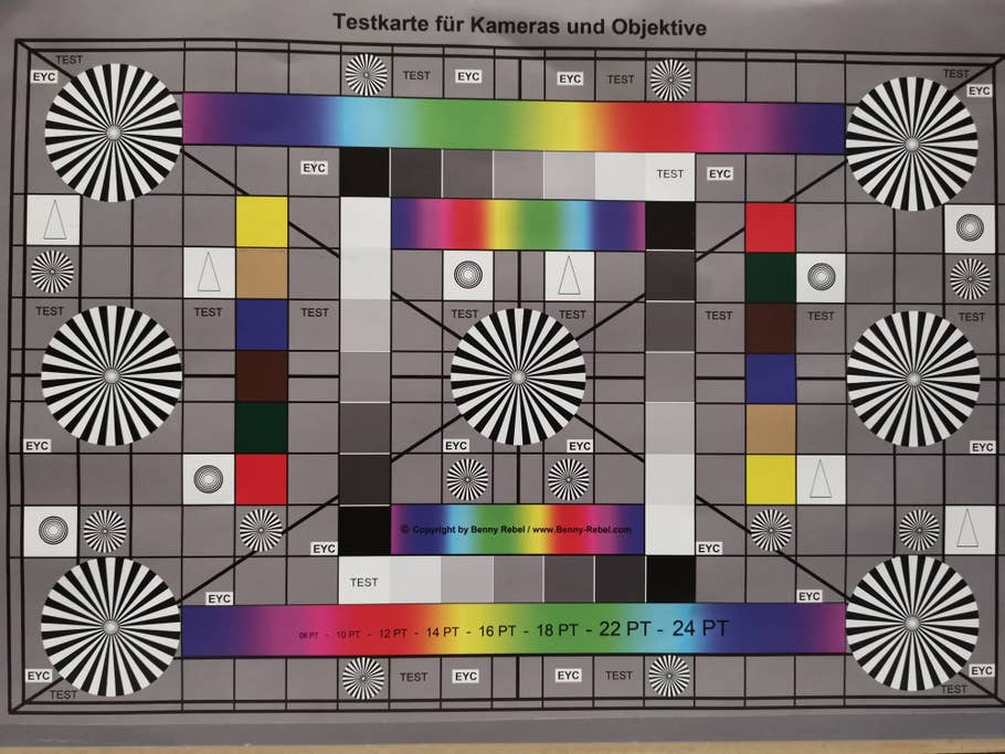 Referenzchart fotografiert mit der Kamera des Huawei Mate 20 Pro ohne LED-Blitz