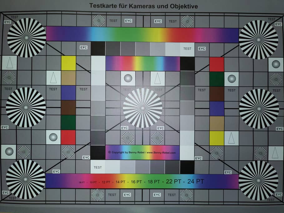 Testchart mit Kreisen, Farbverläufen und Grauabstufungen