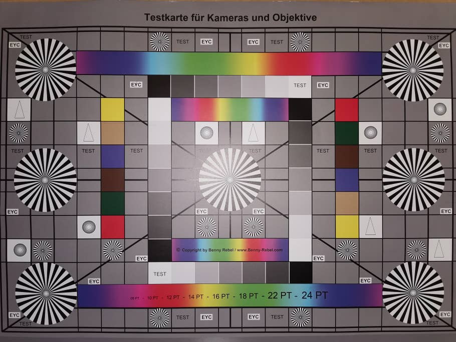 Test-Chart mit Blitz, aufgenommen mit dem Huawei P30 Pro