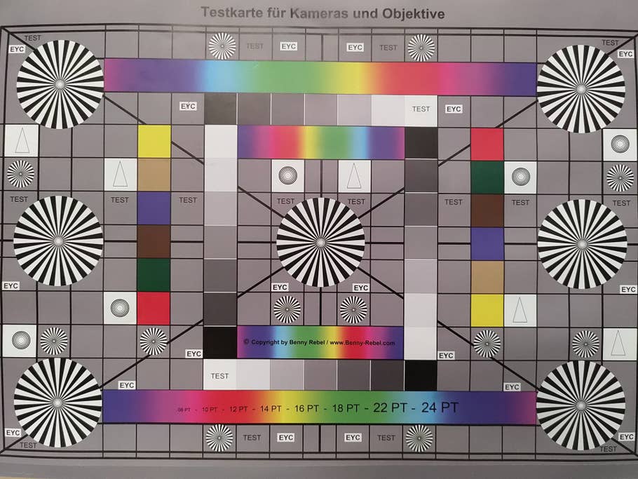Testchart mit Kreisen, Farbverläufen und Grauabstufungen