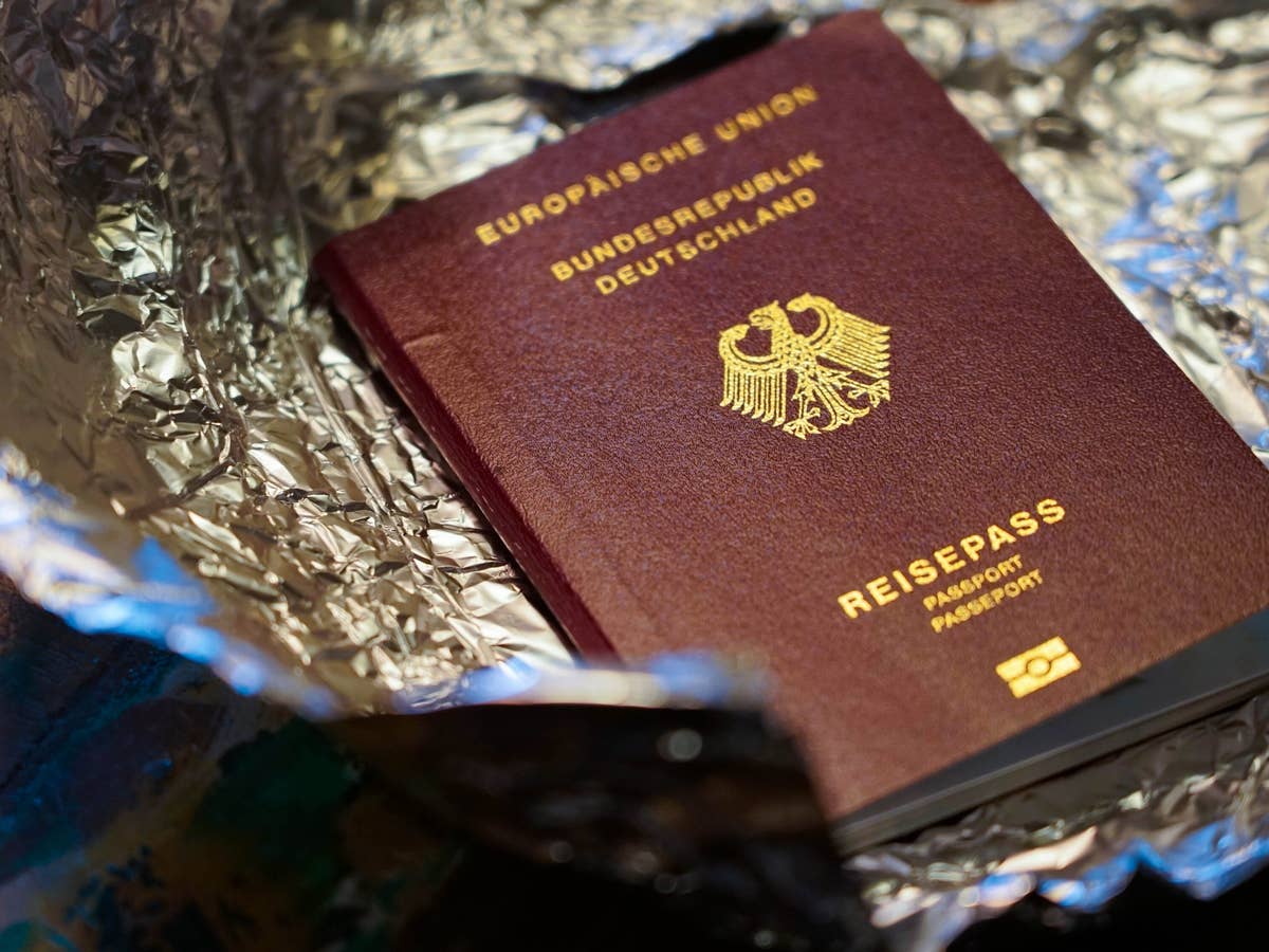 Reisepass in Alufolie: Ich wollte Daten klauen. Es lief anders als gedacht Reisepass in Alufolie: Ich wollte Daten klauen. Es lief anders als gedacht