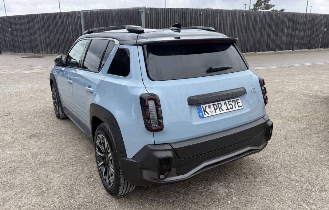 Heckansicht Renault 4 E-Tech Electric.