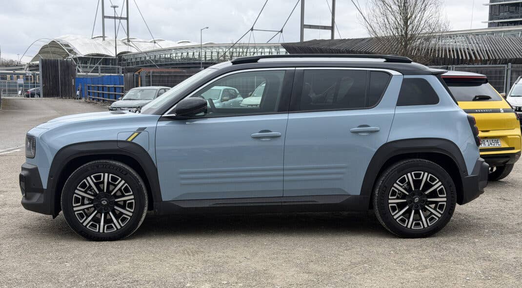 Renault 4 E-Tech Electric Seitenansicht.