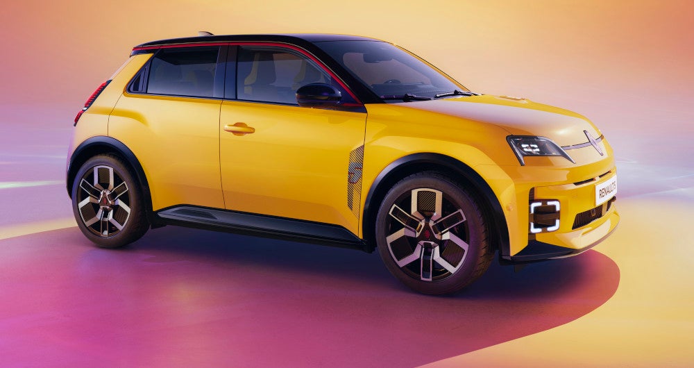 Renault 5 E-Tech Electric in der Seitenansicht.