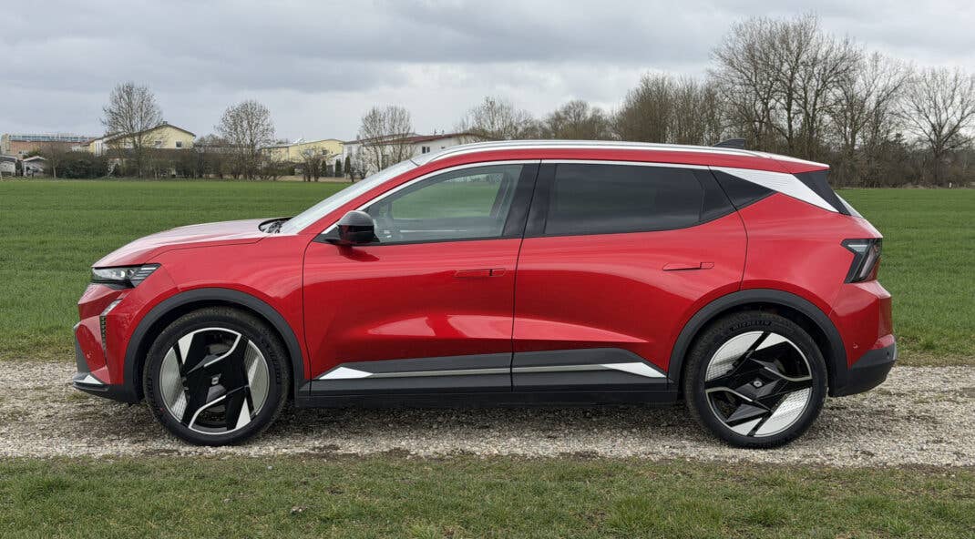Renault Scenic E-Tech Electric in der Seitenansicht.