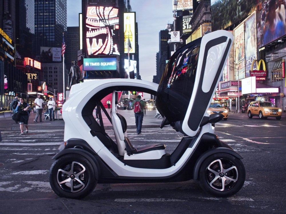 Renault Twizy in der Seitenansicht auf dem Times Square in New York.